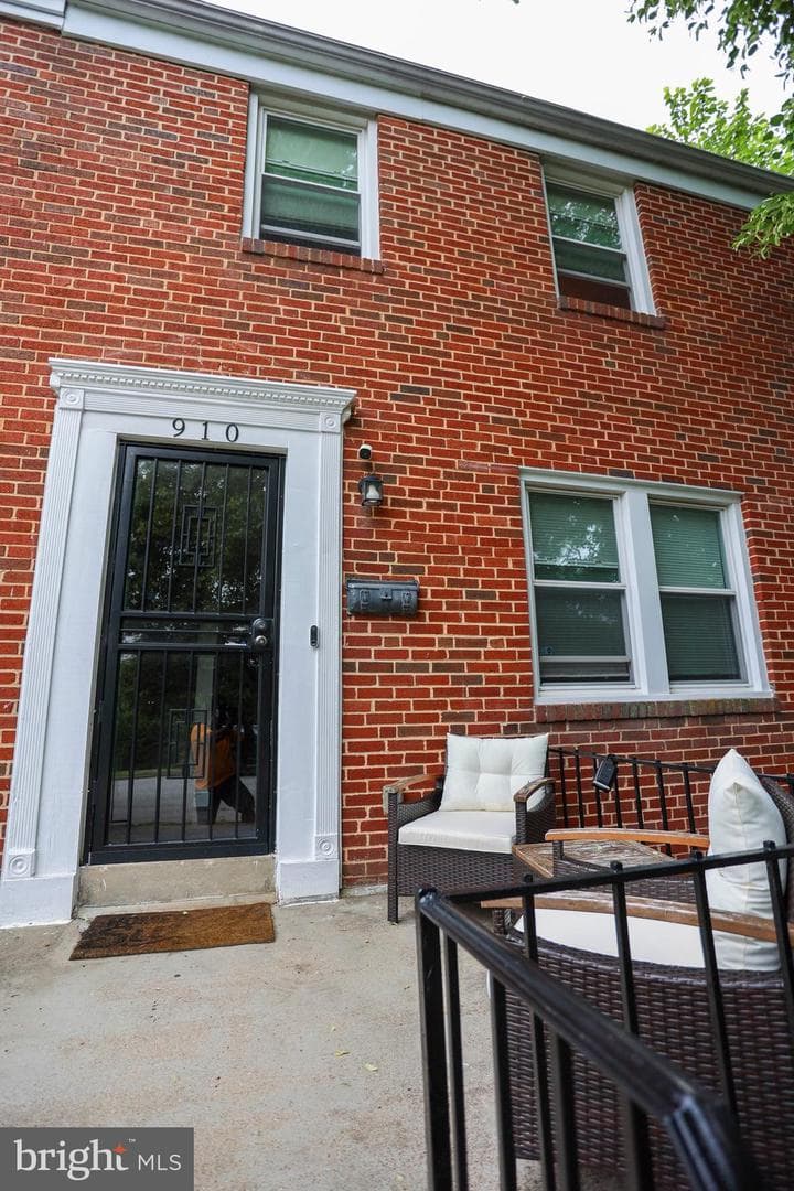 910 Dartmouth Road photo 2