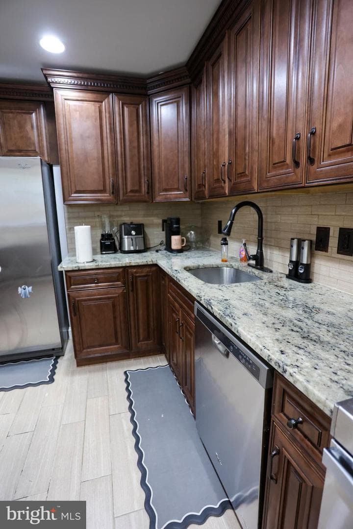 910 Dartmouth Road photo 8