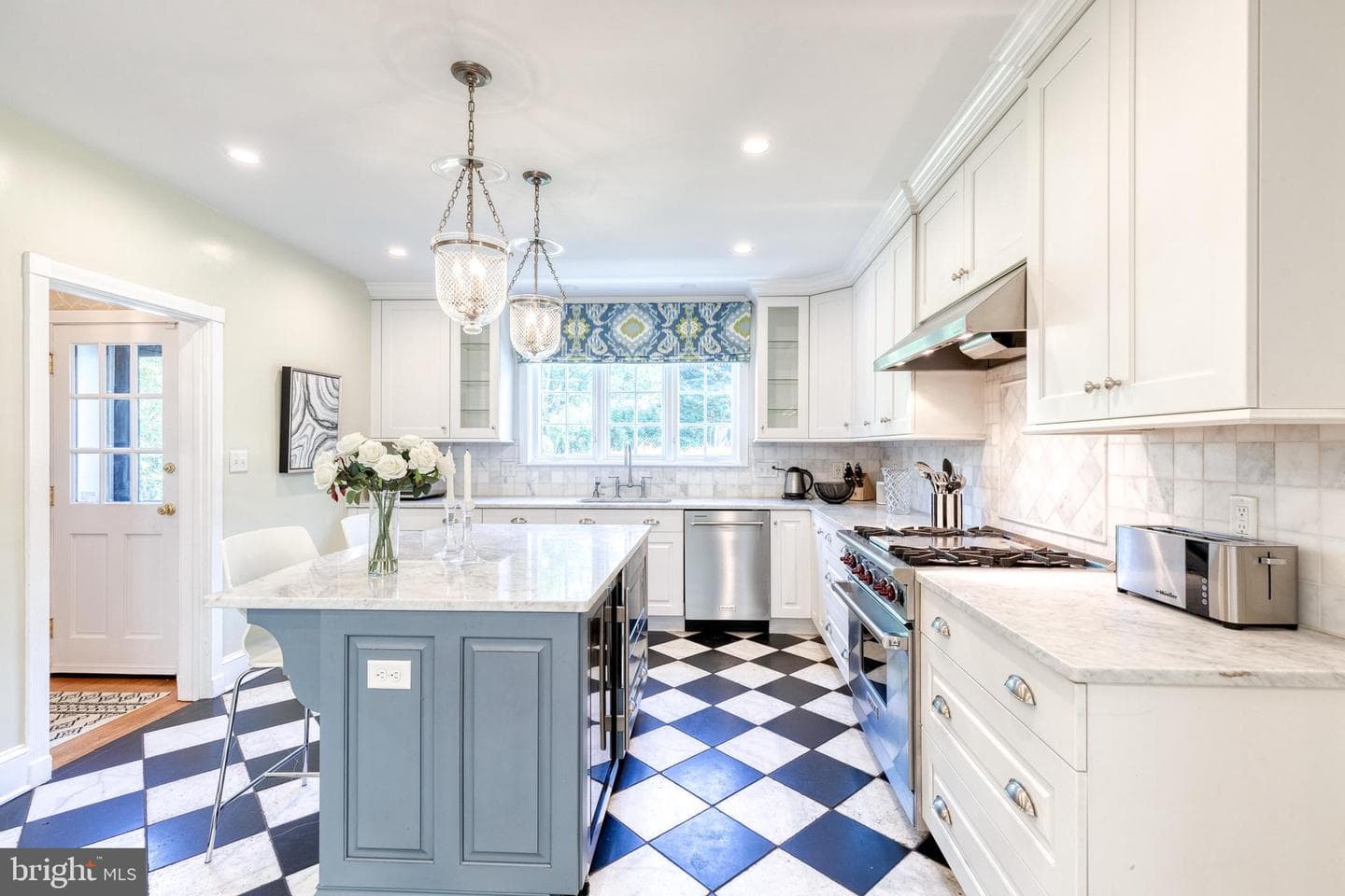 114 Castlewood Road photo 16