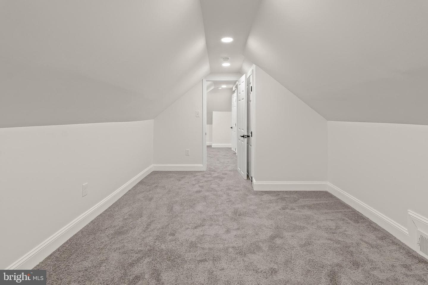 605 Woodbourne Avenue photo 38