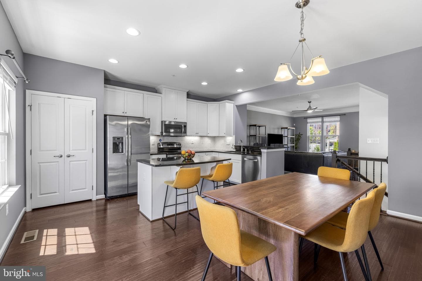 4662 Hudson Street photo 11