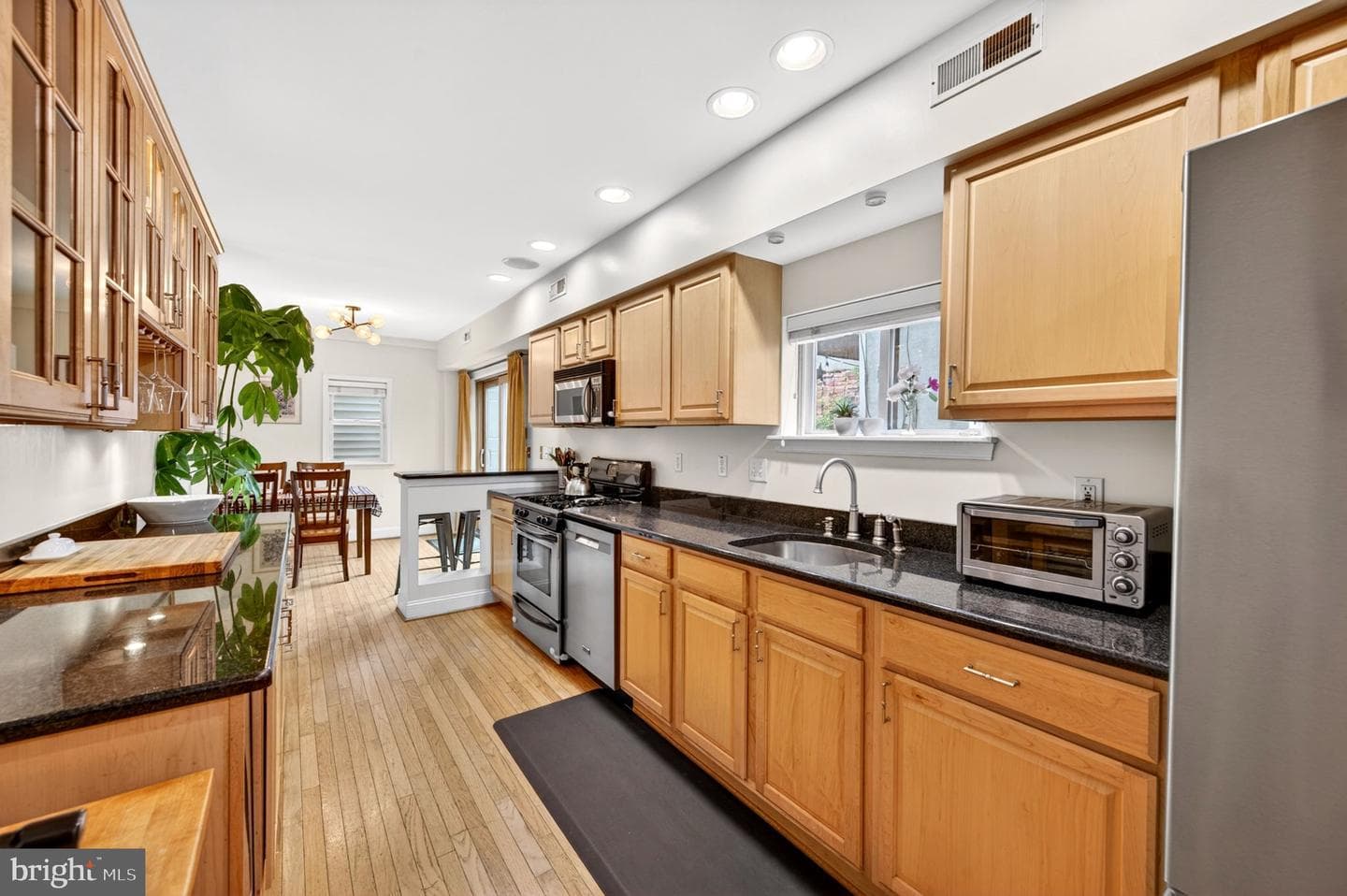 112 Fort Avenue E photo 15