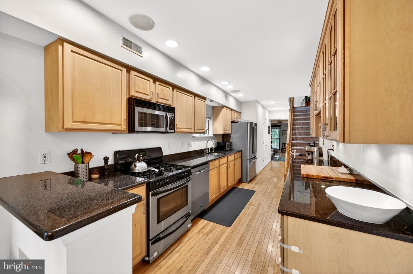 112 Fort Avenue E photo 18