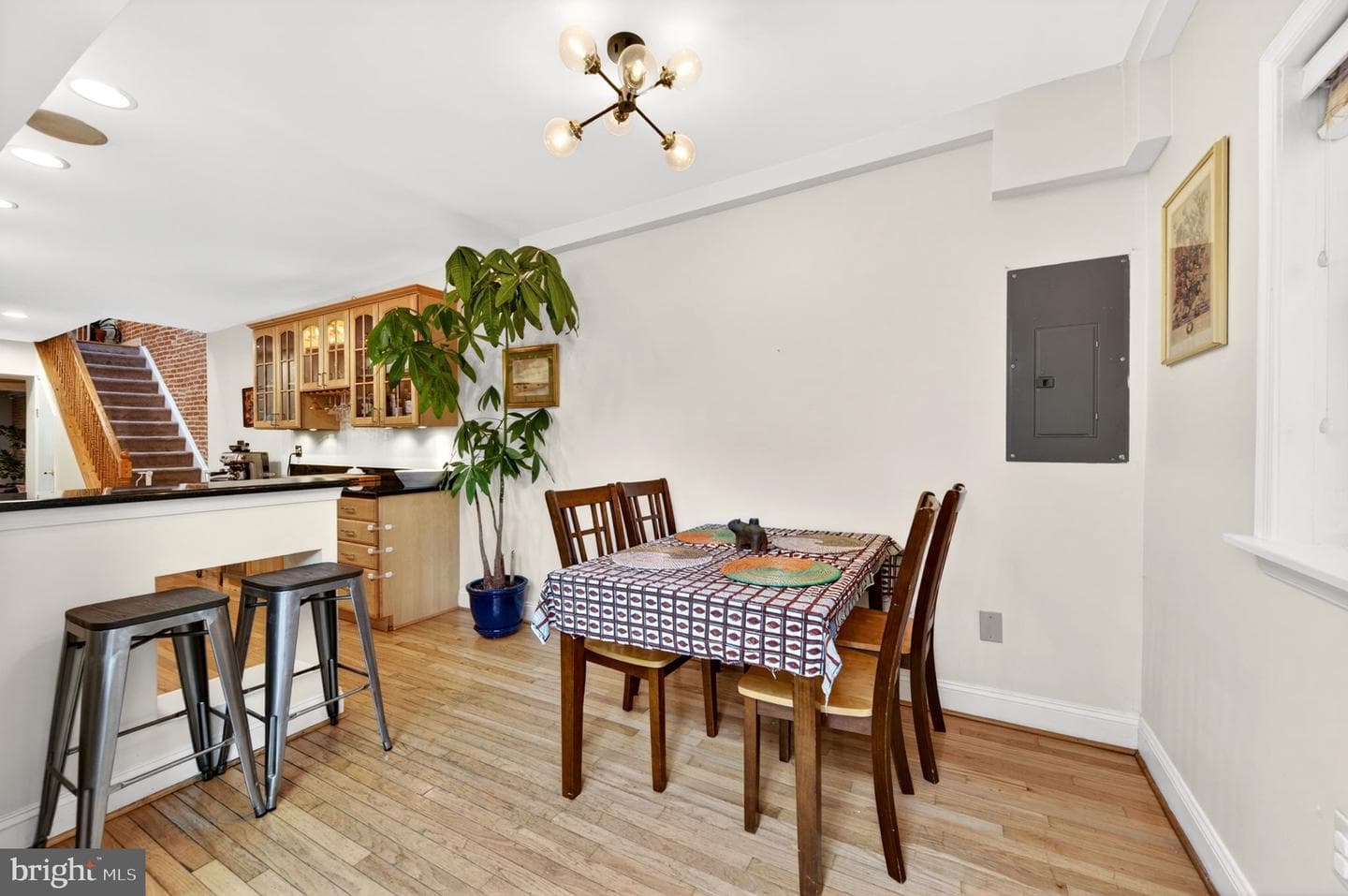 112 Fort Avenue E photo 20