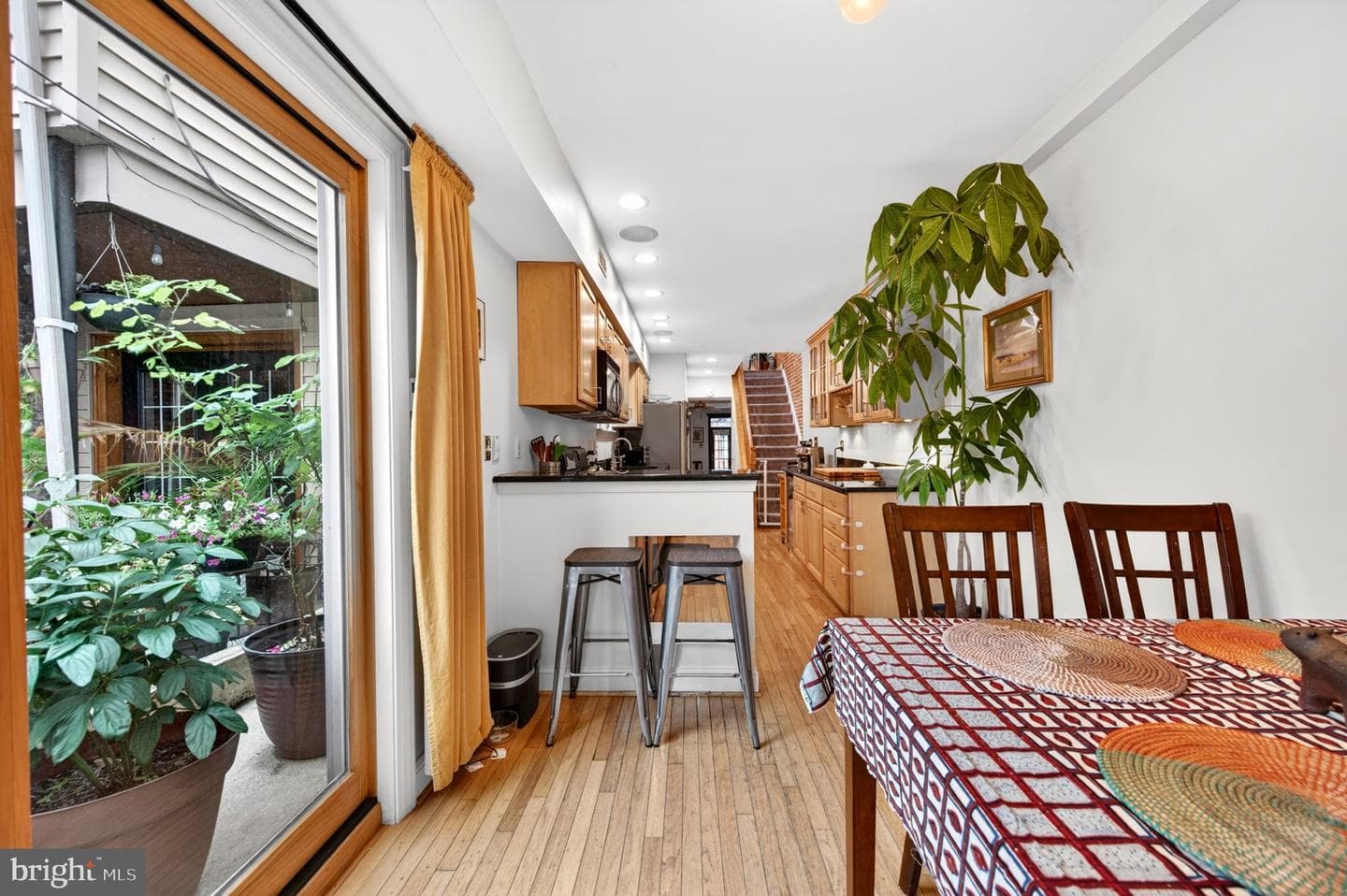 112 Fort Avenue E photo 21