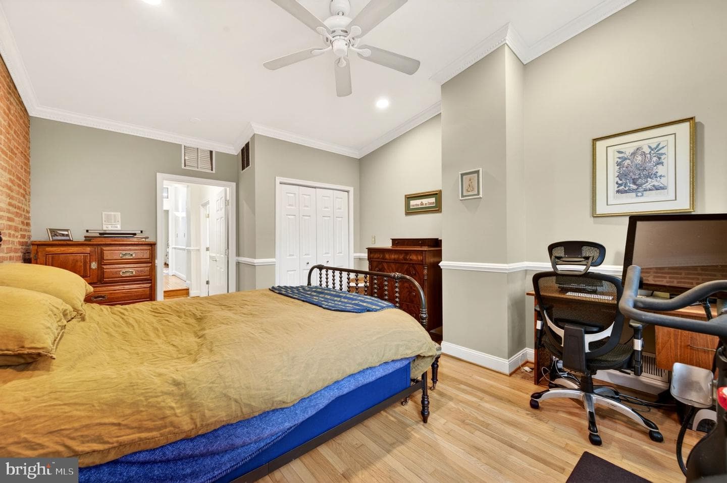 112 Fort Avenue E photo 24