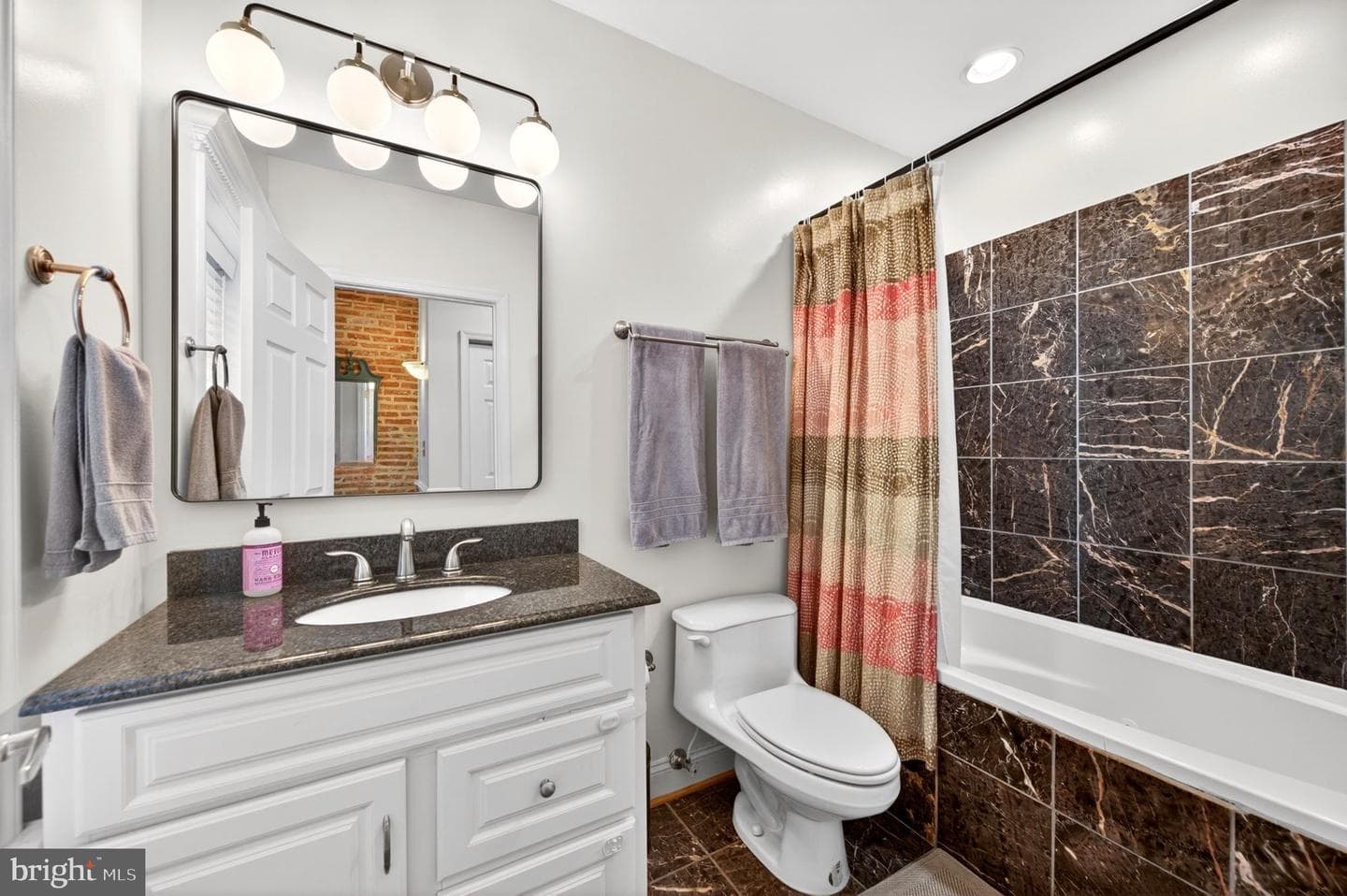 112 Fort Avenue E photo 27