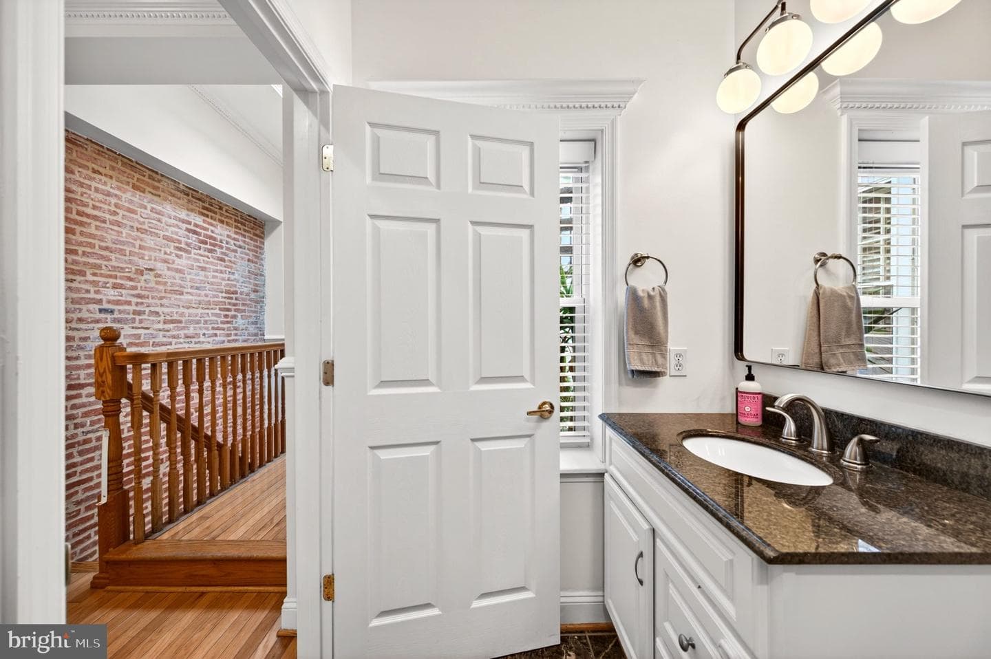 112 Fort Avenue E photo 29