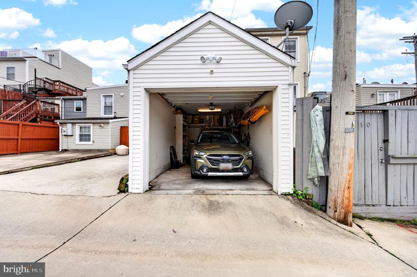 112 Fort Avenue E photo 3