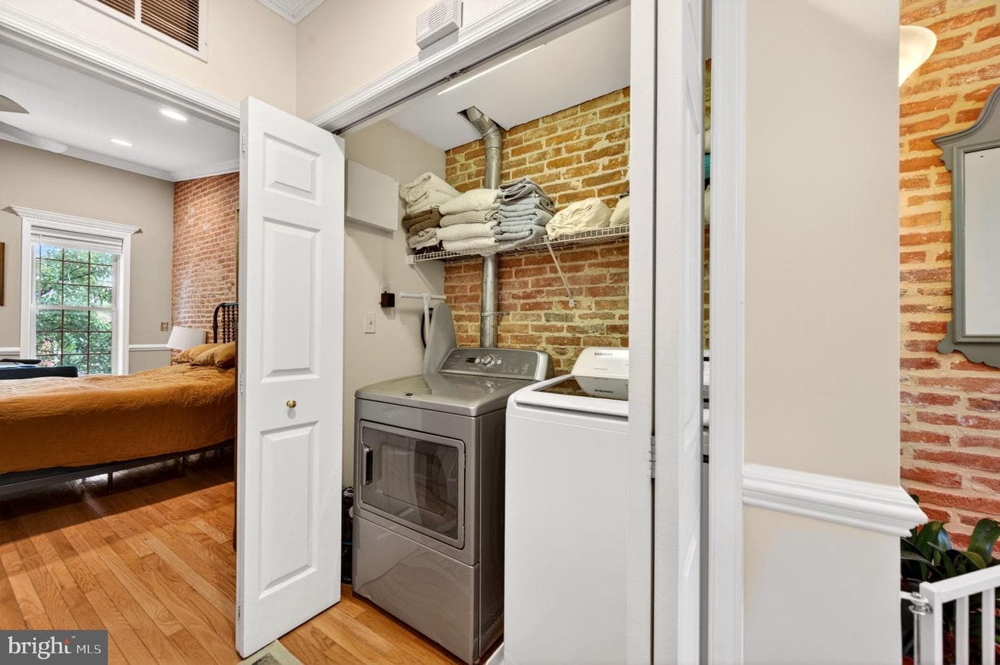 112 Fort Avenue E photo 31