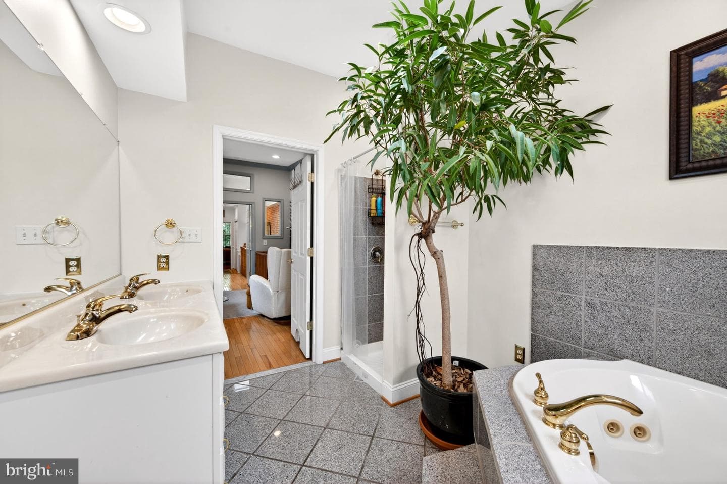 112 Fort Avenue E photo 37