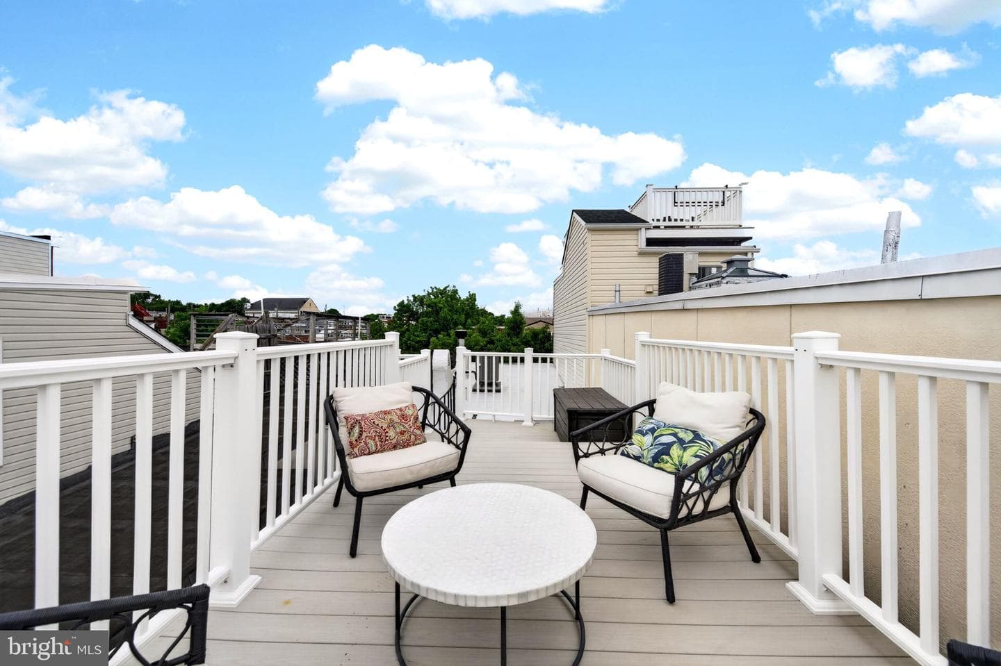 112 Fort Avenue E photo 38
