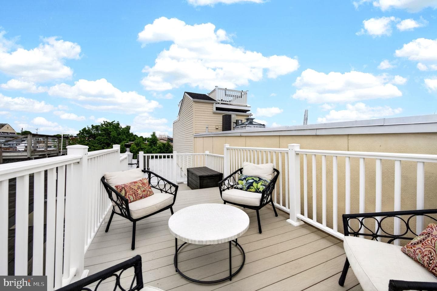 112 Fort Avenue E photo 41