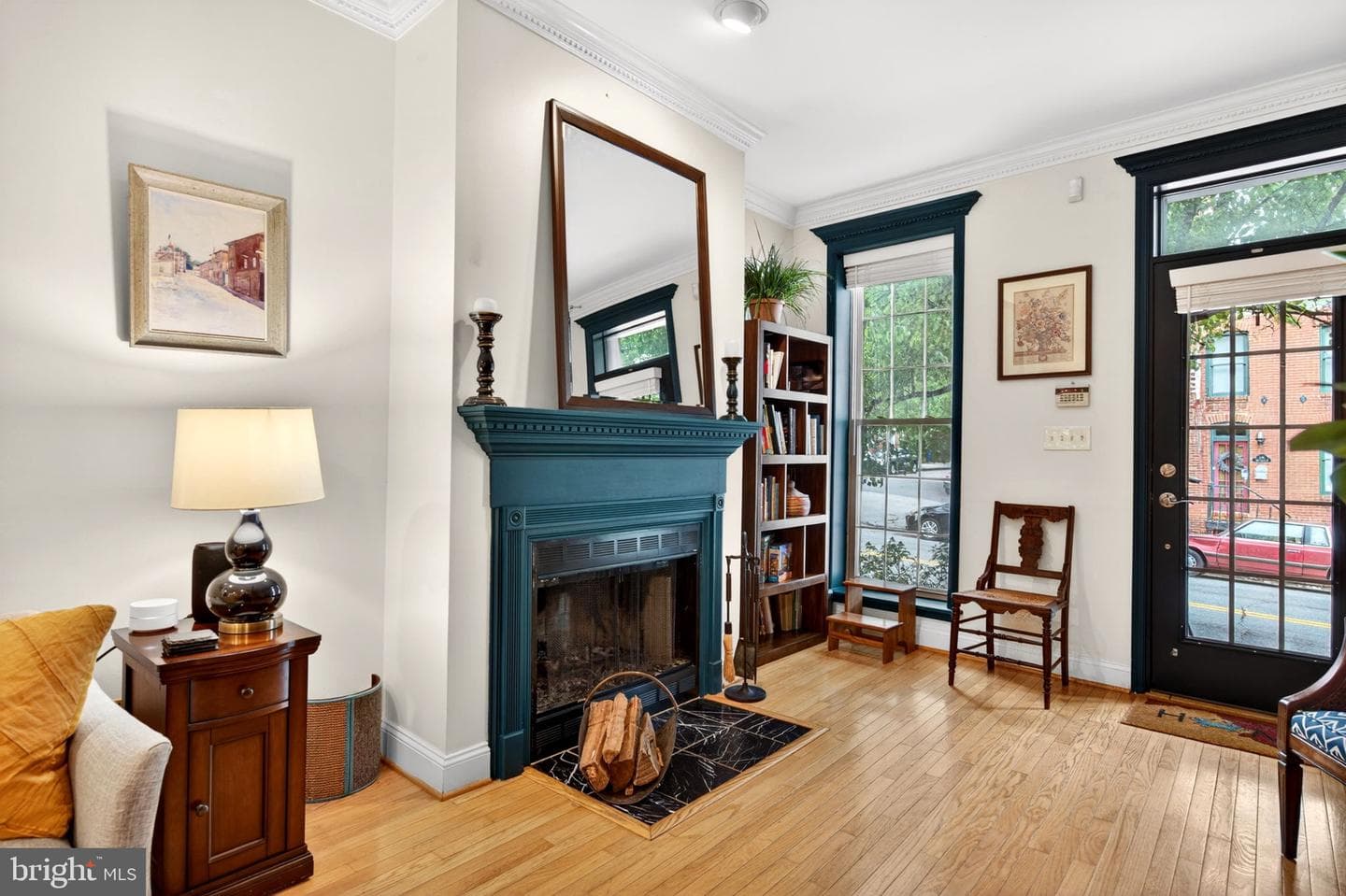 112 Fort Avenue E photo 5