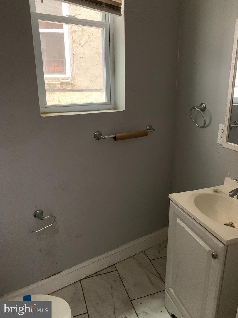 2752 W Mosher Street photo 4