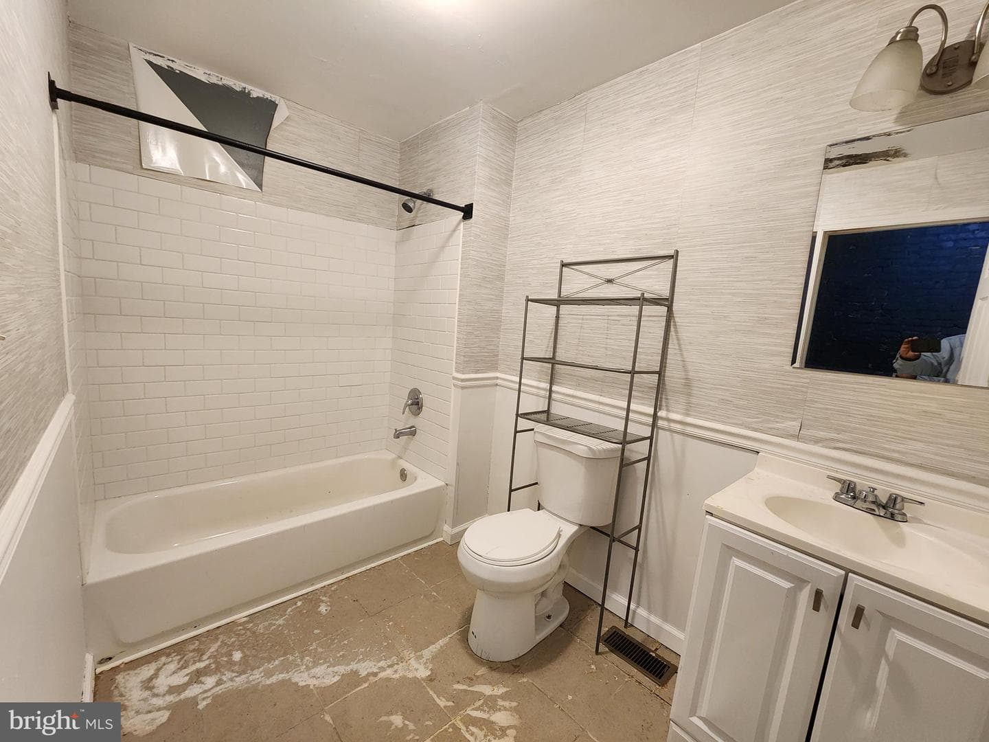 2557 W Baltimore Street photo 17