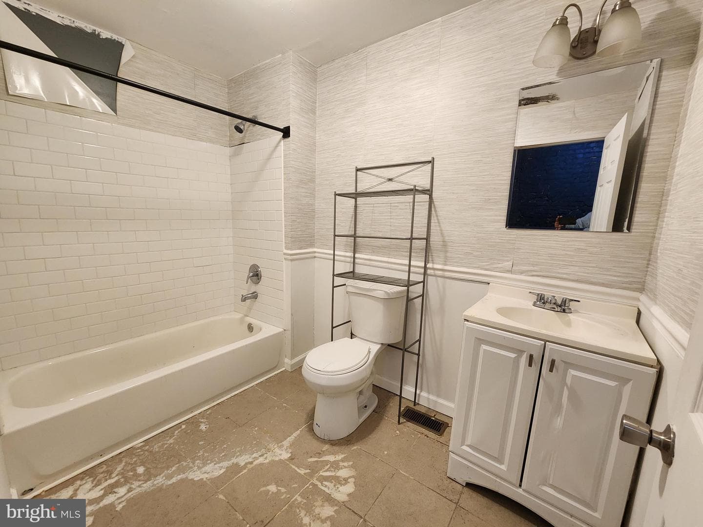 2557 W Baltimore Street photo 18