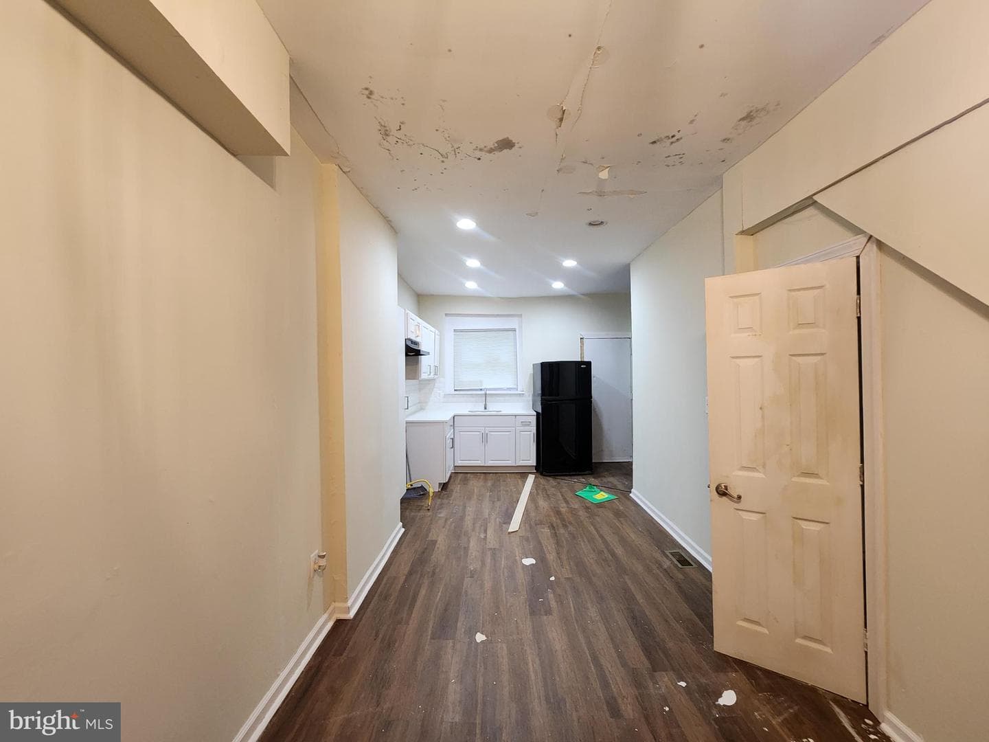 2557 W Baltimore Street photo 7