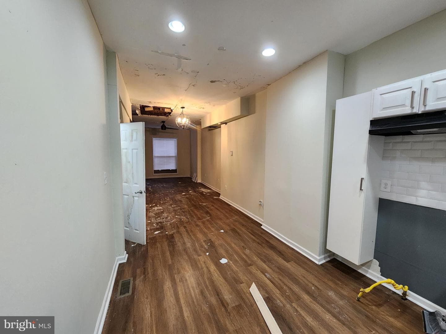 2557 W Baltimore Street photo 9