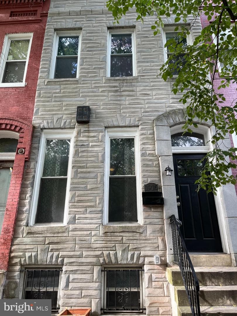 1916 Druid Hill Avenue photo 1