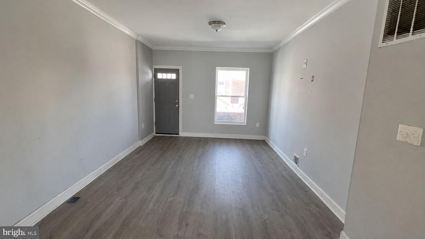 1677 Cliftview Avenue photo 3