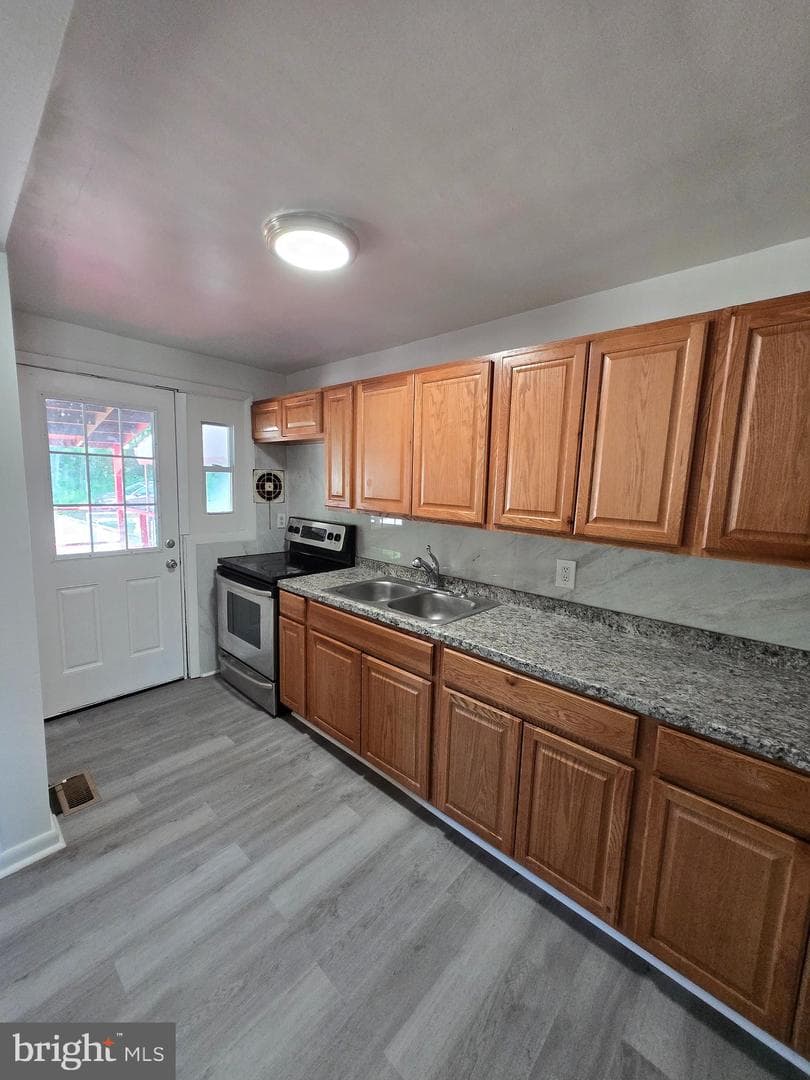 5643 Kavon Avenue photo 9