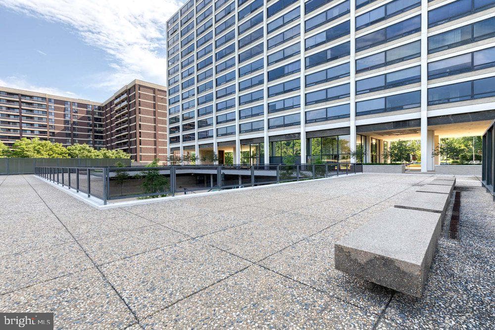 4000 N Charles Street #807 photo 20
