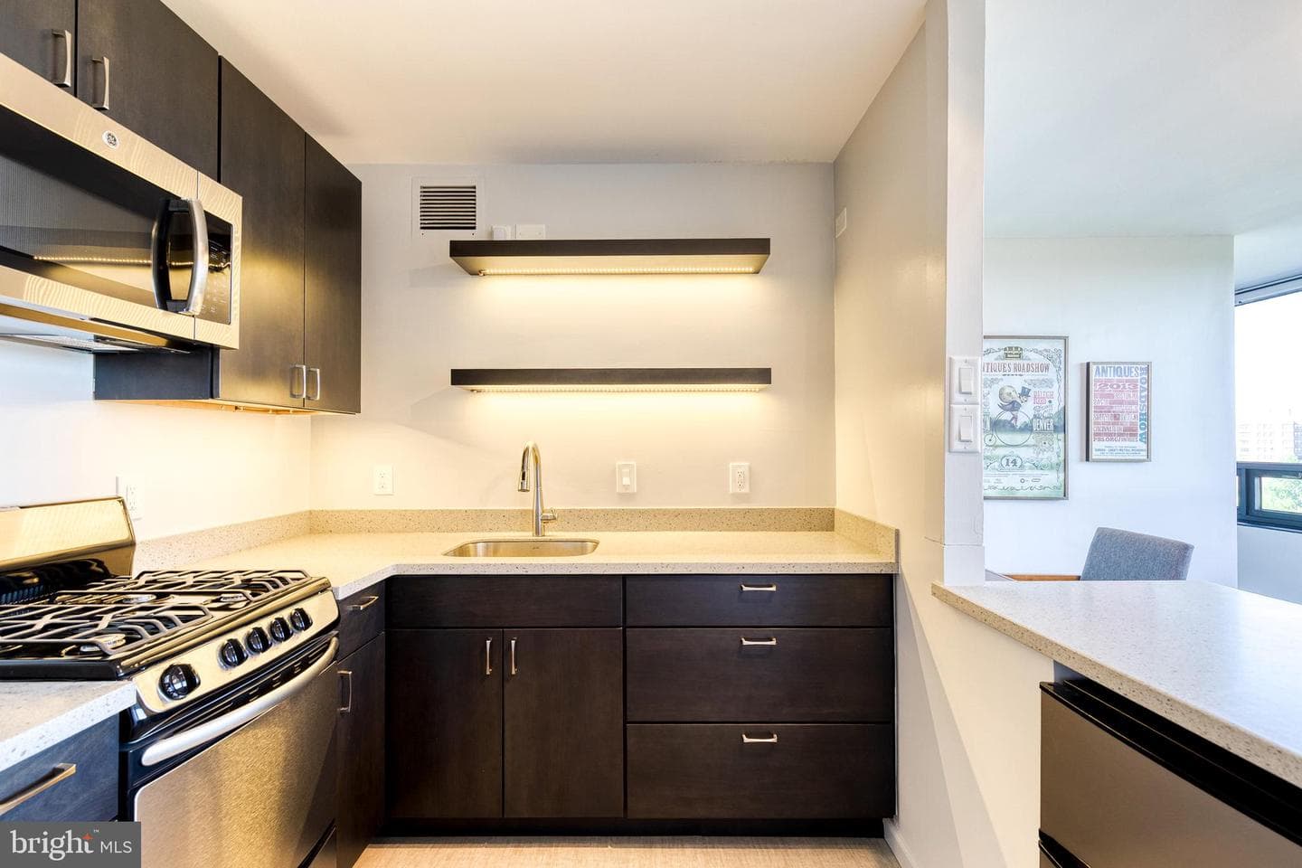 4000 N Charles Street #807 photo 7