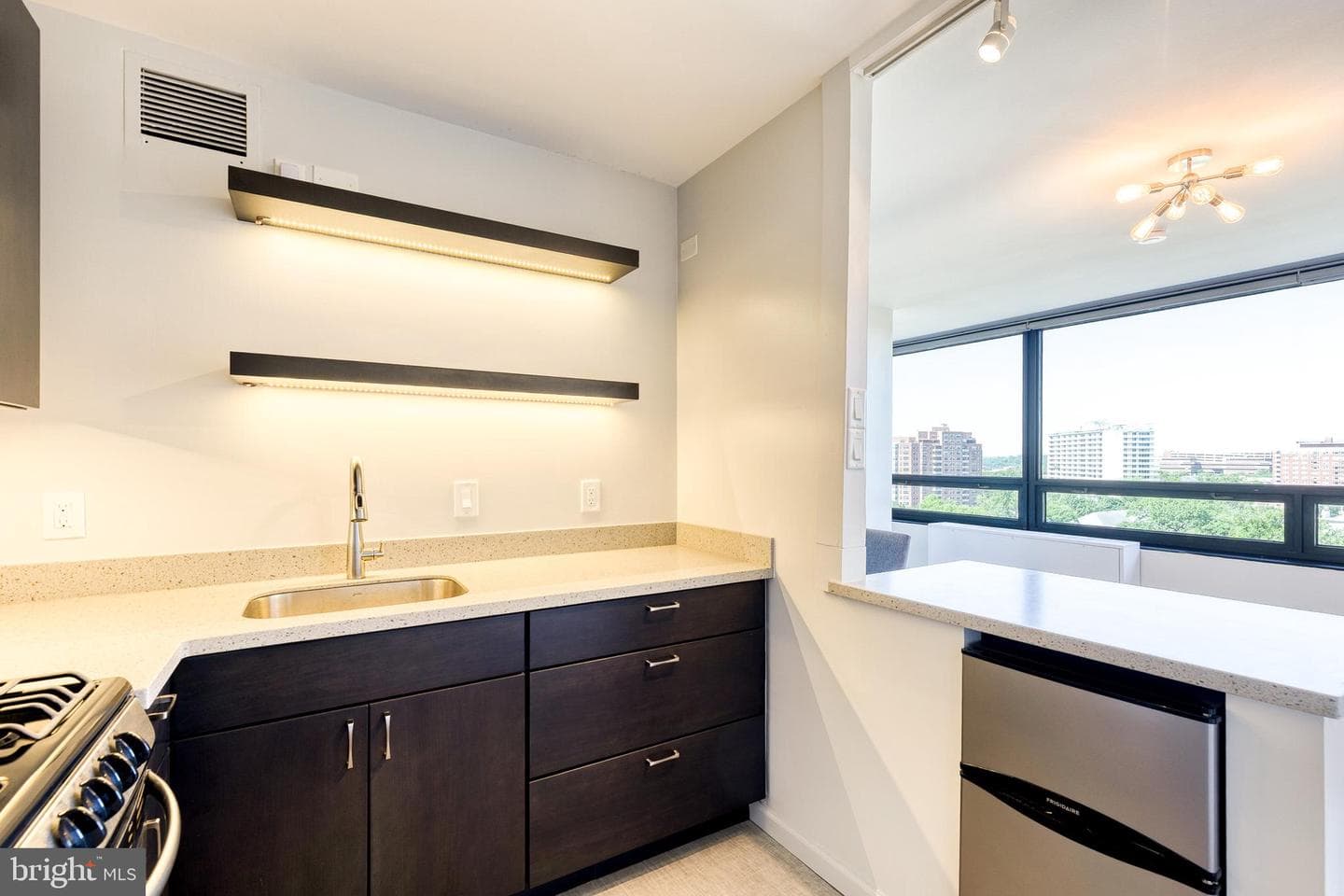 4000 N Charles Street #807 photo 9