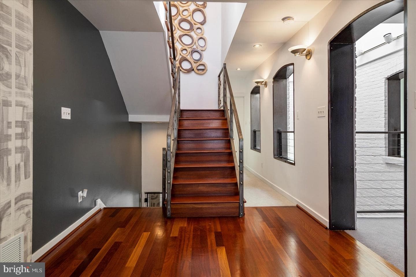 2125 Cambridge photo 17