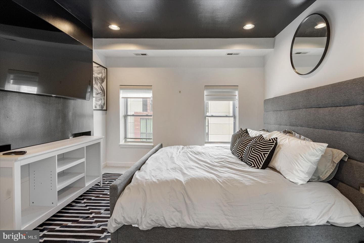 2125 Cambridge photo 23