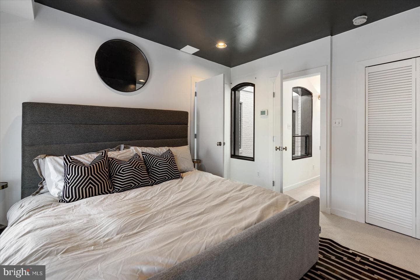 2125 Cambridge photo 24
