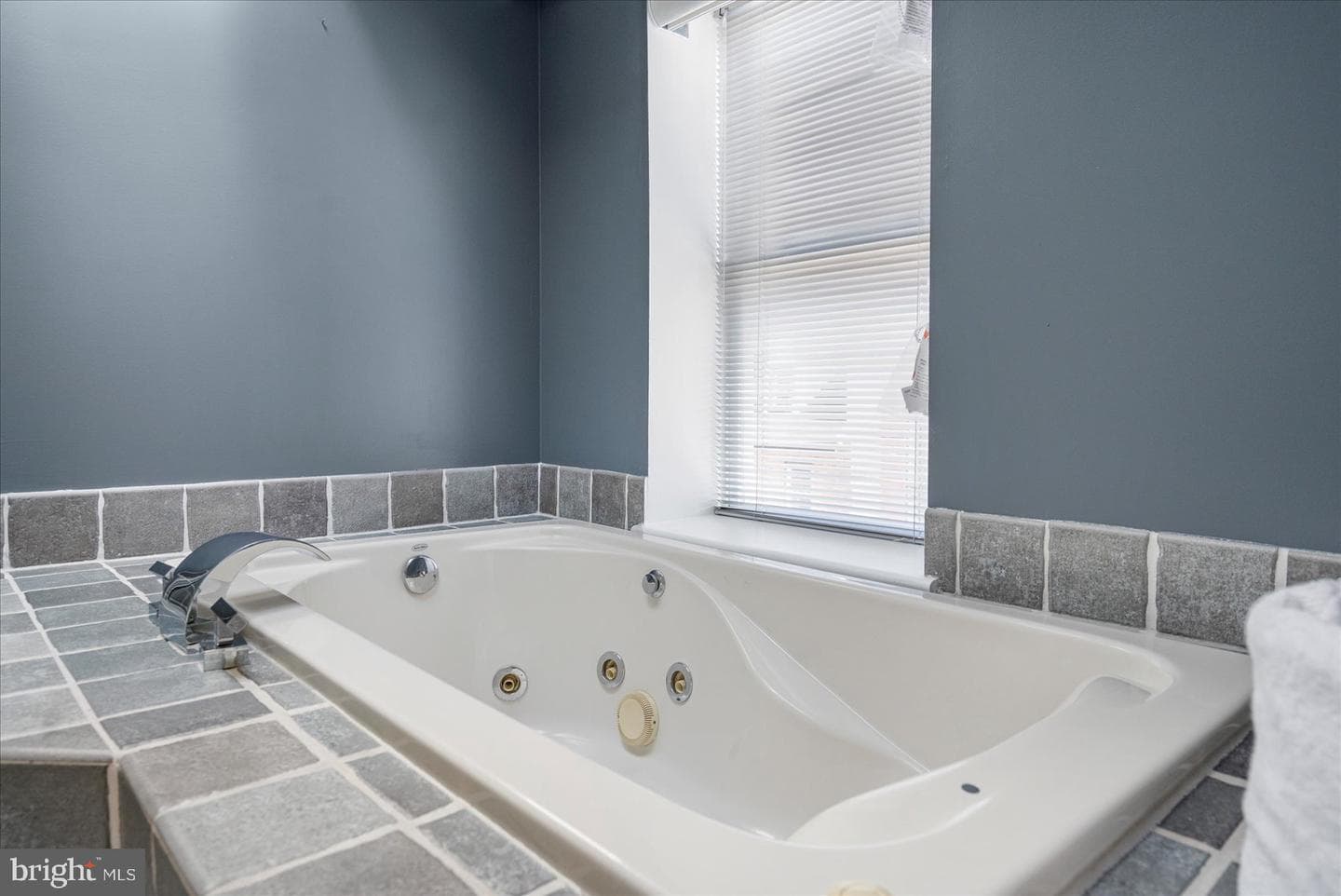 2125 Cambridge photo 26