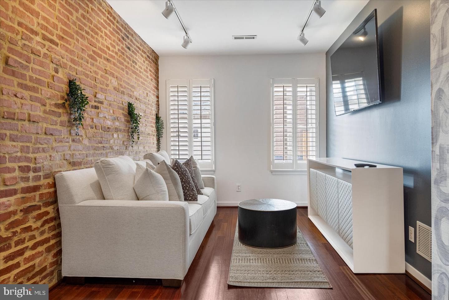 2125 Cambridge photo 34