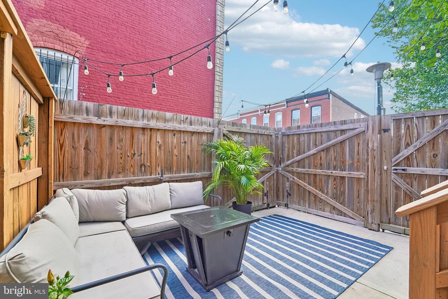 2506 E Fairmount Avenue photo 42