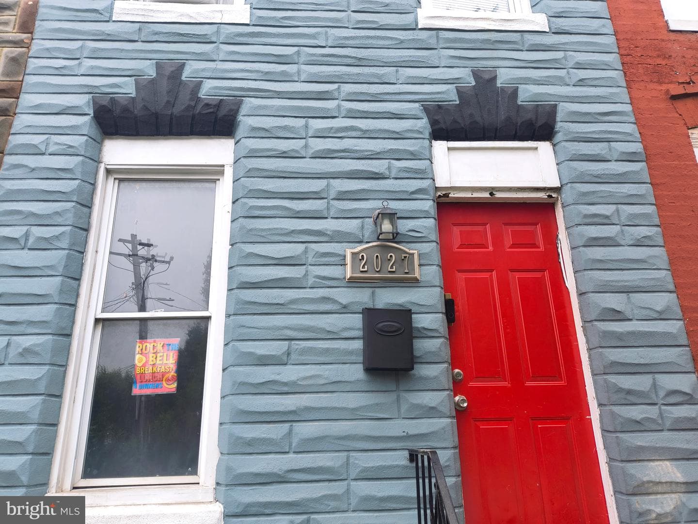 2027 Ashton St photo 3