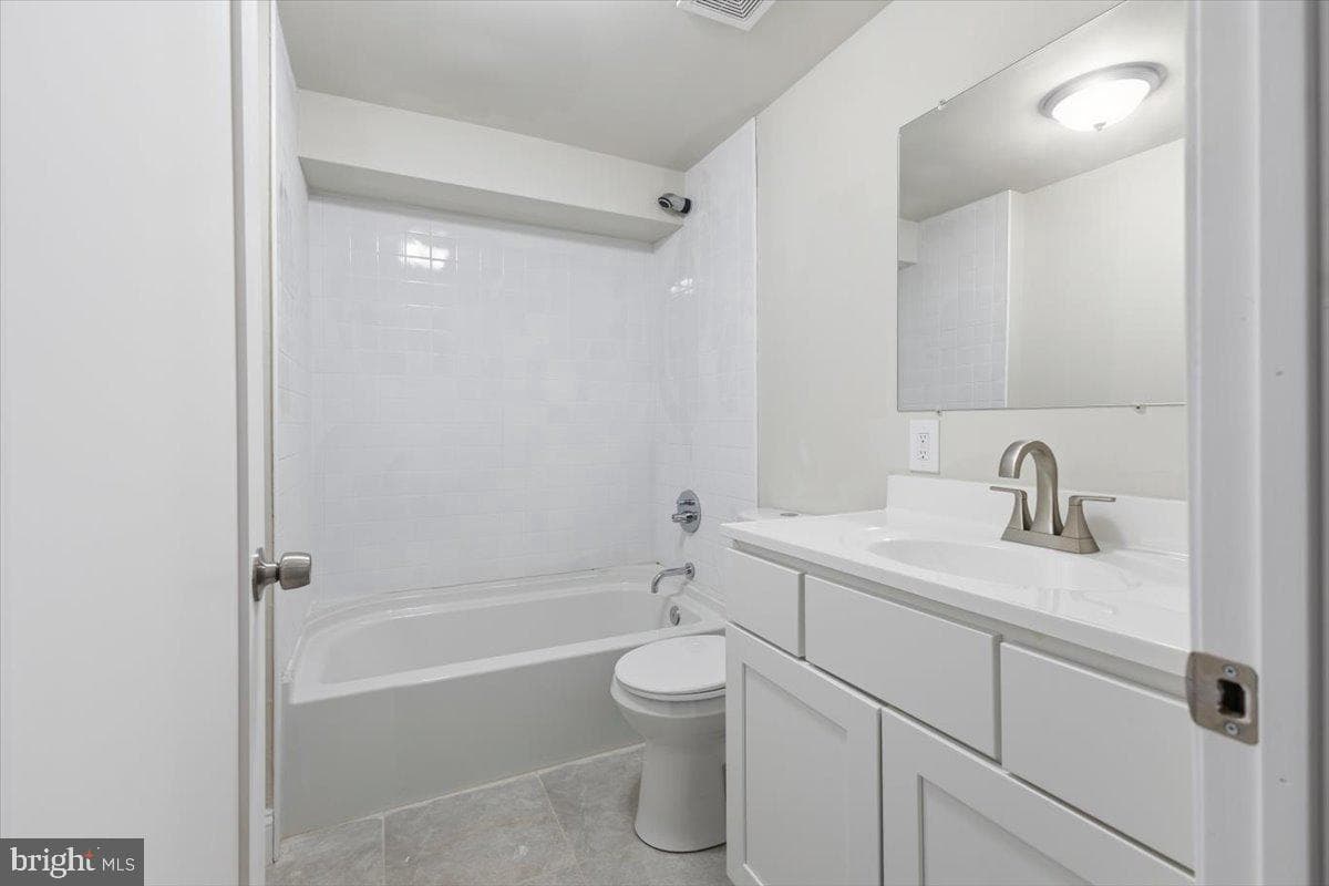 2107 Dukeland Street photo 18