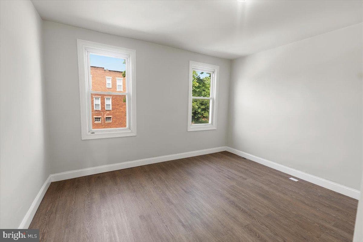 2107 Dukeland Street photo 9
