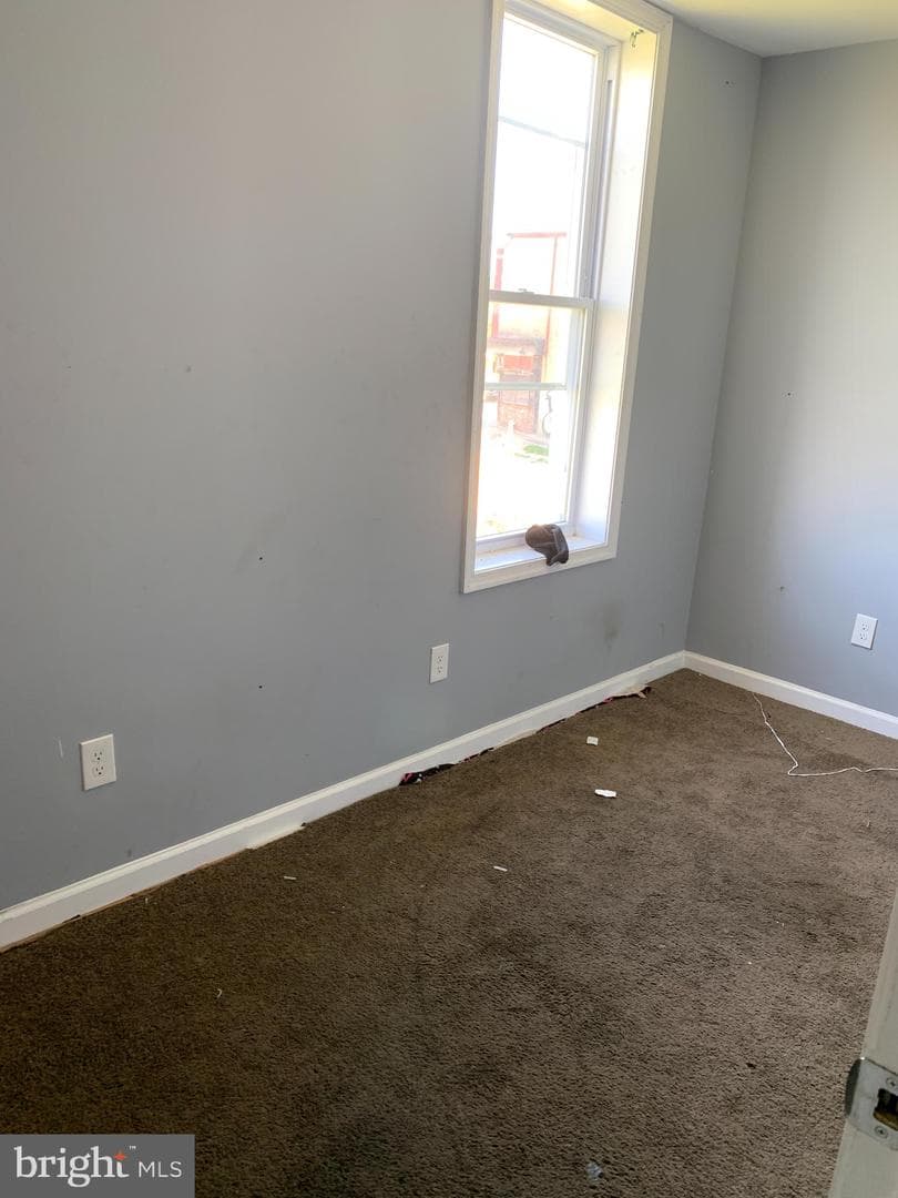1122 N Montford Avenue photo 13