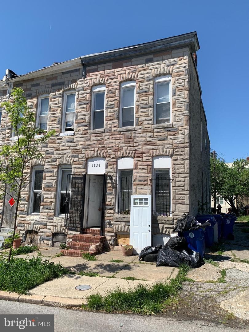 1122 N Montford Avenue photo 19
