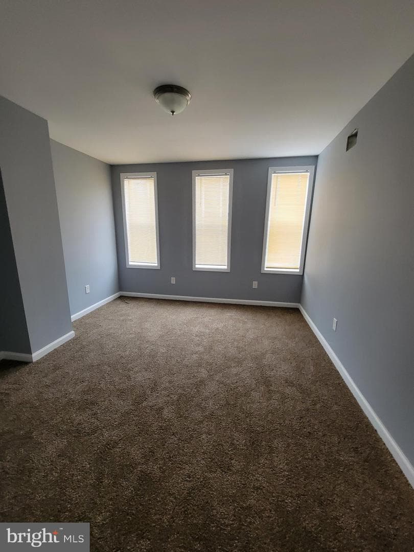1122 N Montford Avenue photo 5