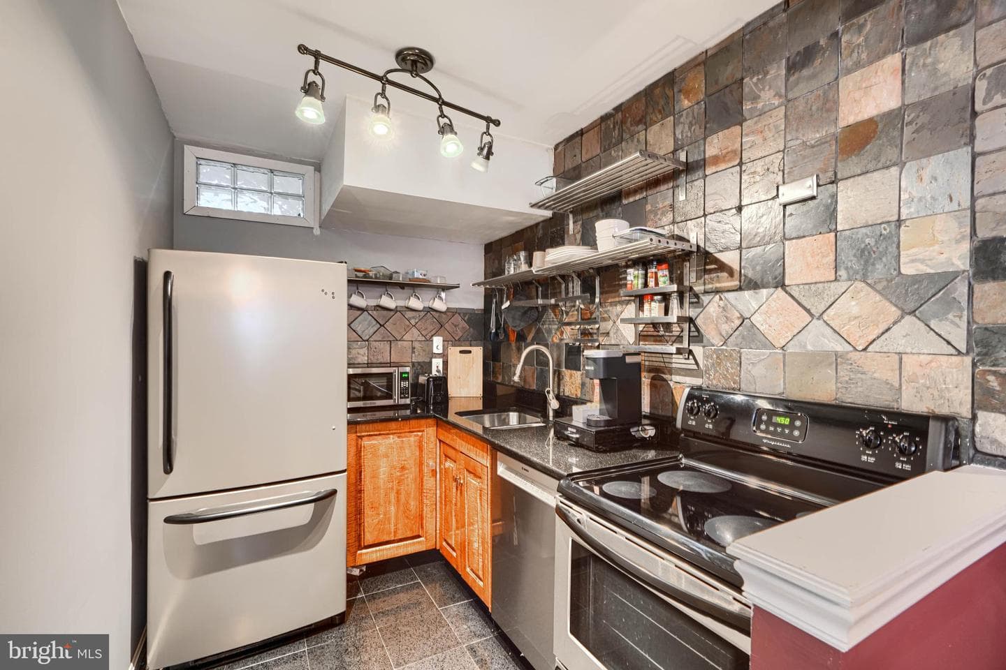 624 Jasper Street photo 10
