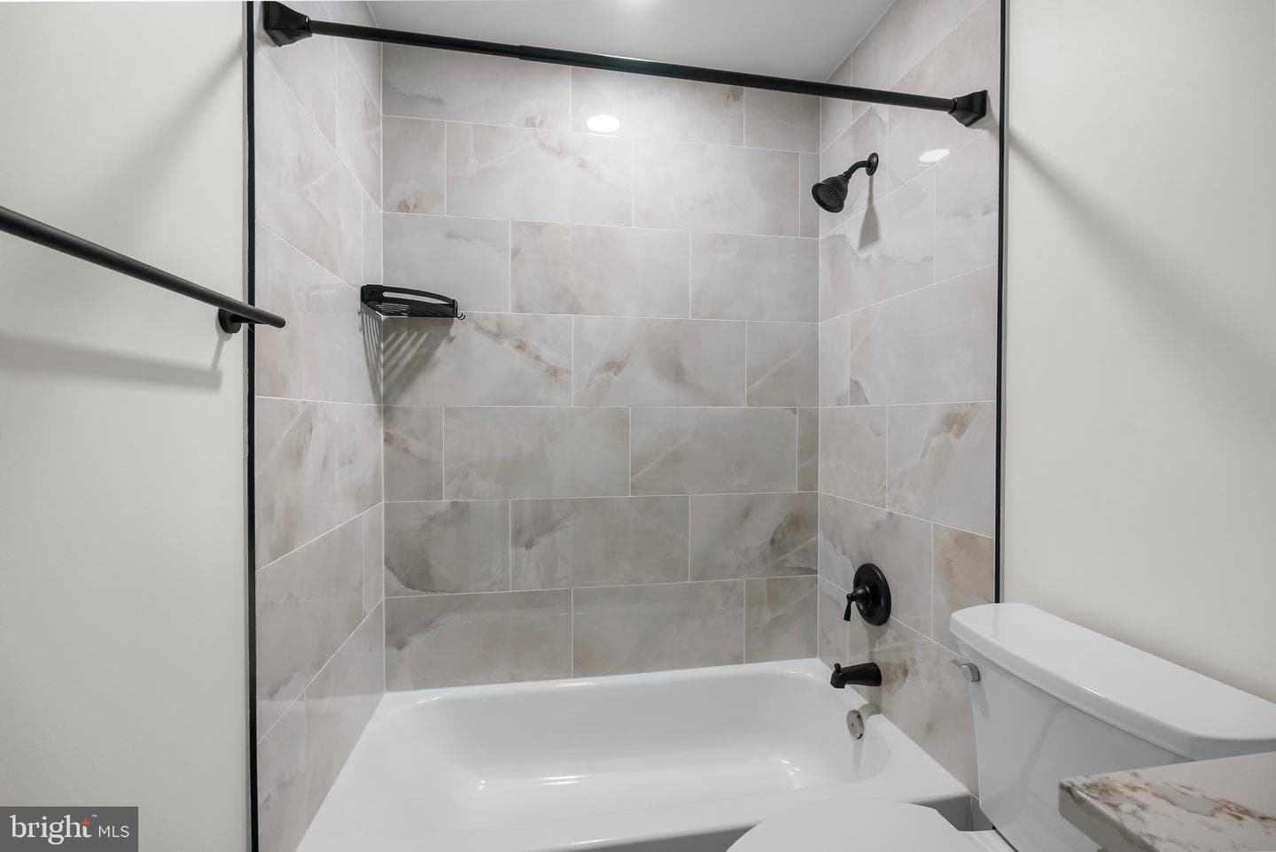 828 Chauncey Avenue photo 35