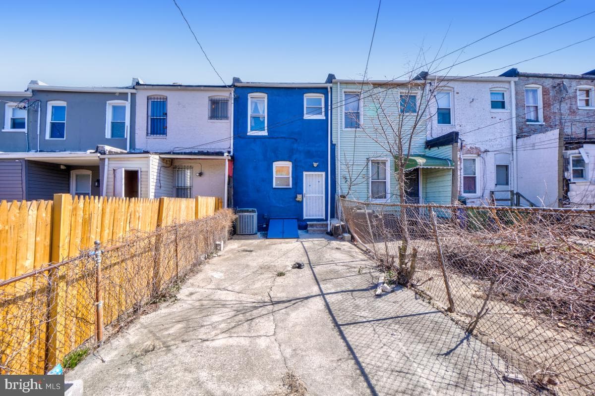 1636 N Bentalou Street photo 30