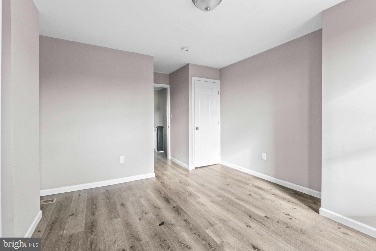 2815 E Madison Street photo 16