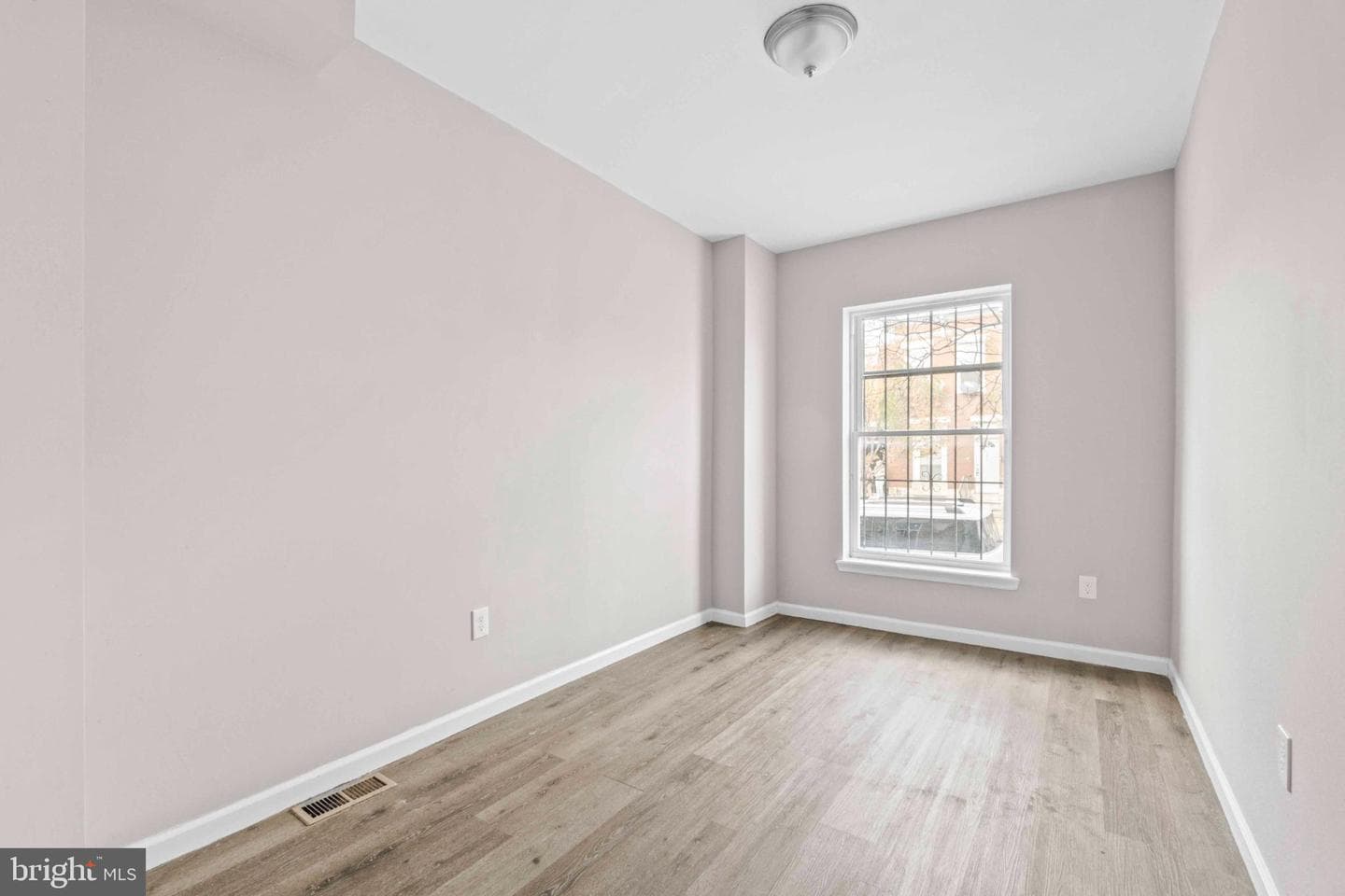 2815 E Madison Street photo 3