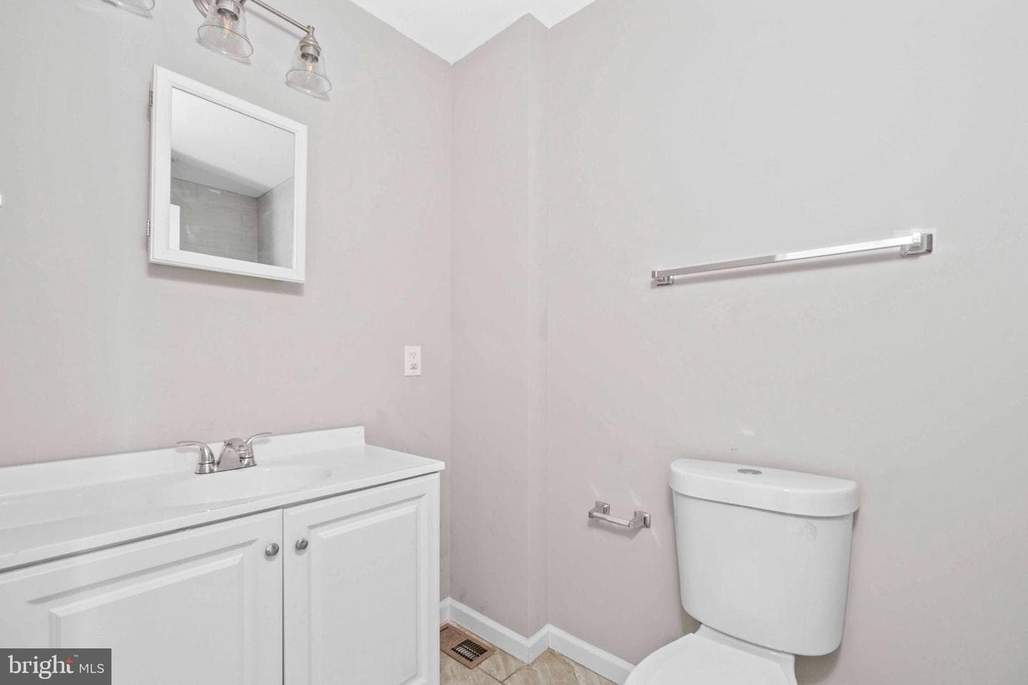 2815 E Madison Street photo 5
