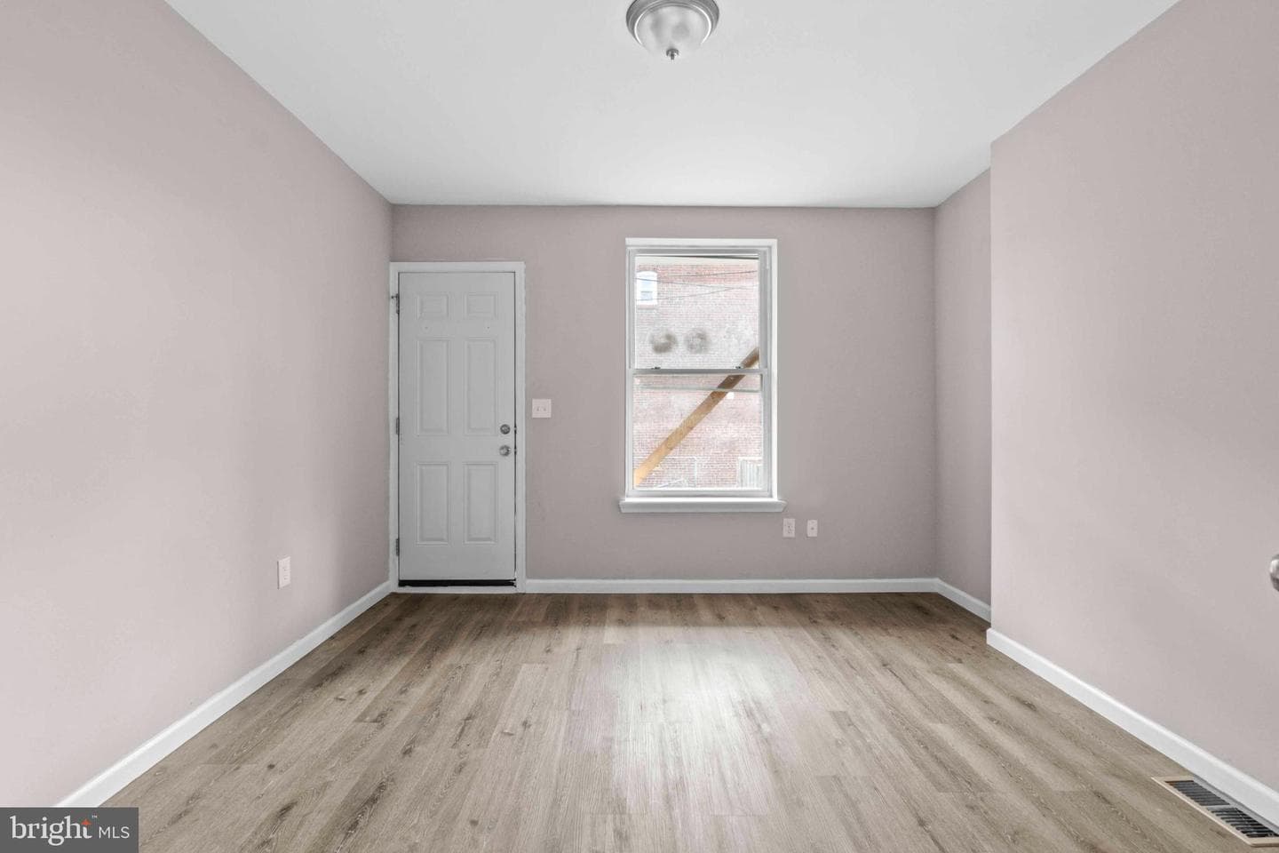 2815 E Madison Street photo 7