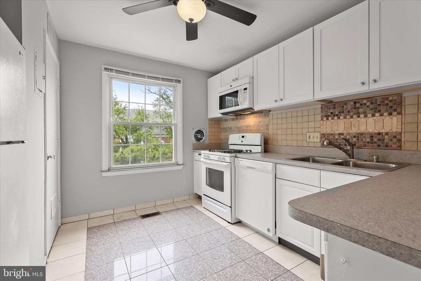 351 Homeland Southway #3d photo 11