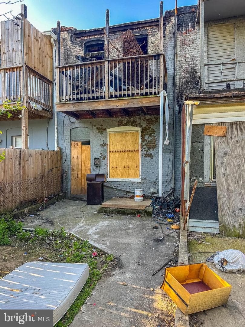 2416 E Oliver St photo 2